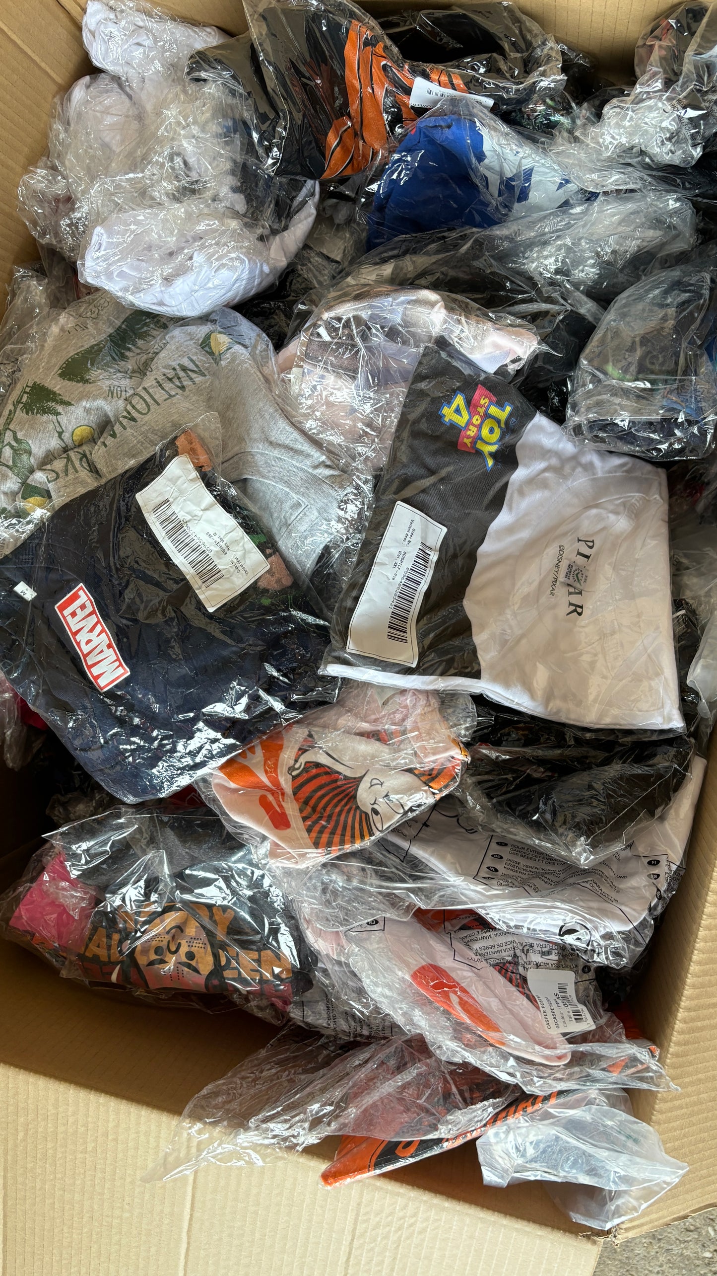 100x Textil Mix von Marvel, Disney & Co