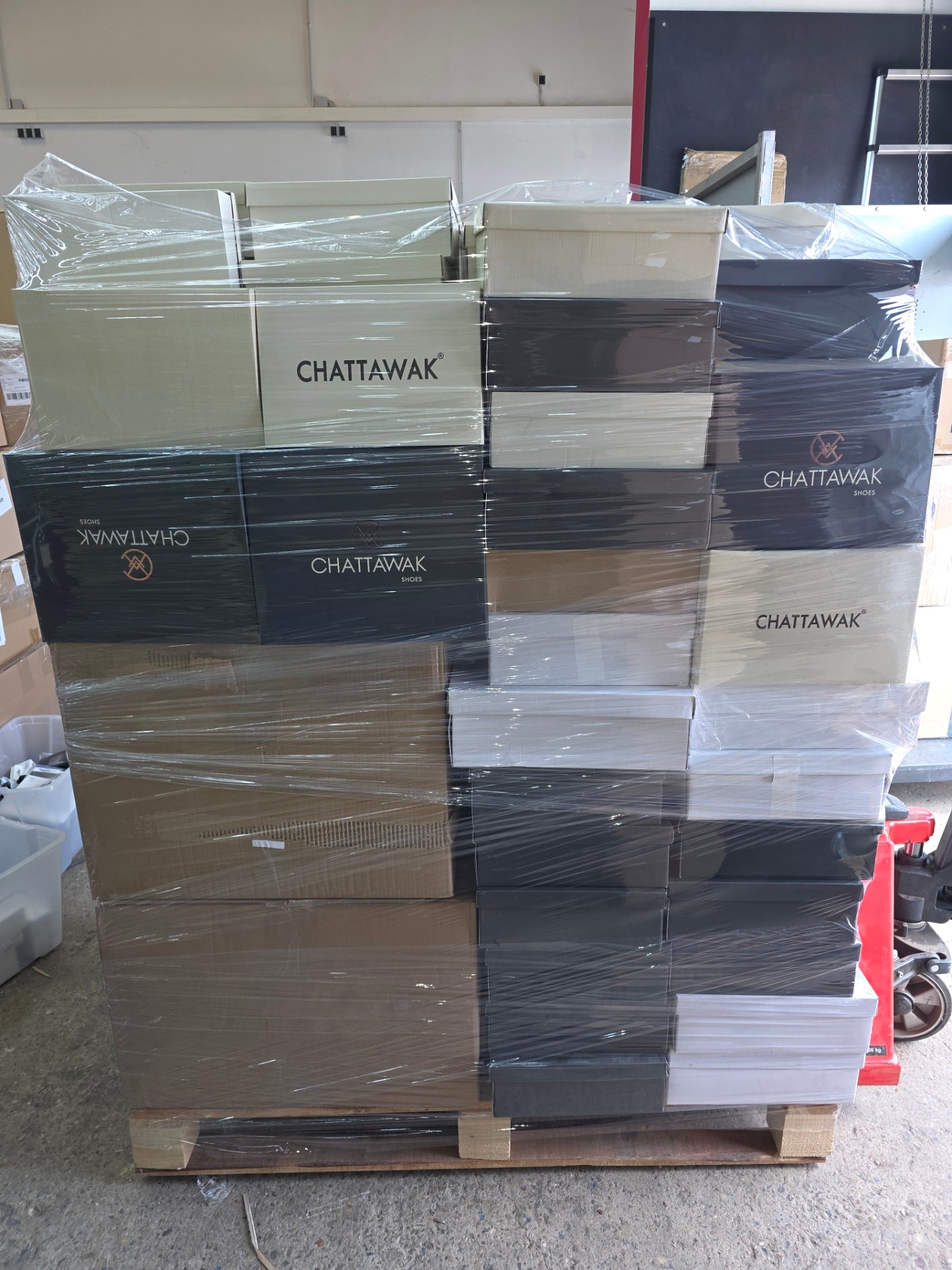 200 Paar Damen Schuhe von Amazon – Neuware | Amazon Essentials, CHATTAWAK & The Drop | B2B Händlerposten - inkl.Versand