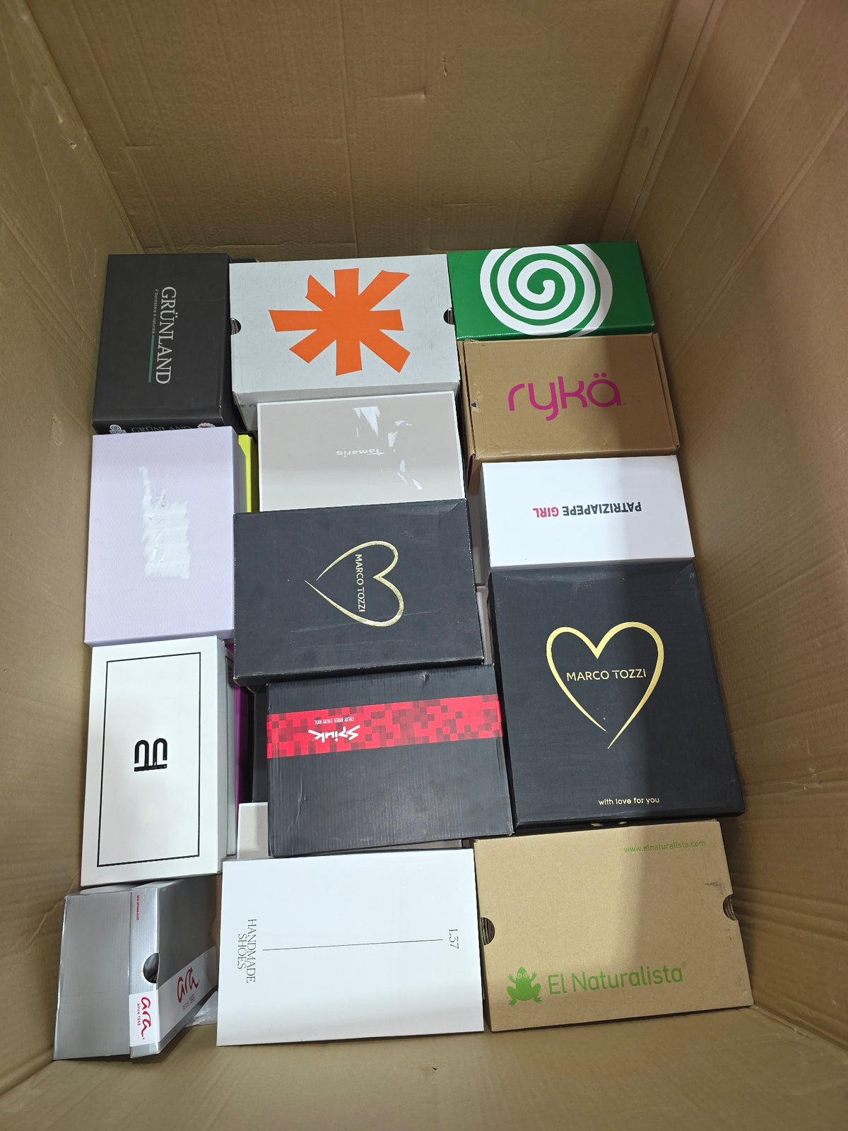 100 Paar Markenschuhe Palette | Nike, adidas, Reebok, Tamaris | B2B Händlerposten (Neuware)