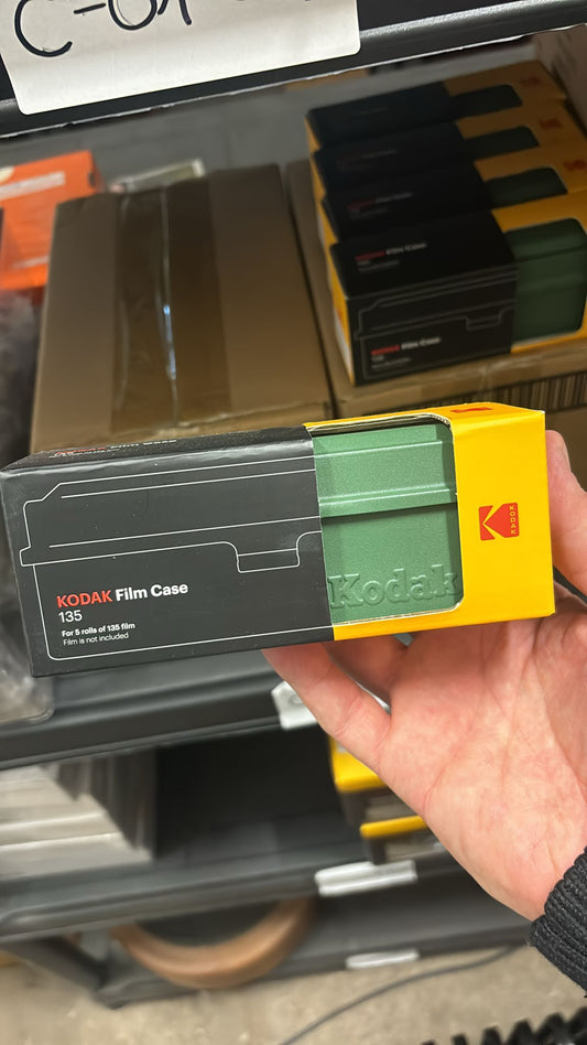 10 Stück KODAK 120/135 Film Case Filmhülle – für 8 Rollen mit 120 Filmen/10 Rollen mit 35-mm-Filmen – Retro-Stahlgehäuse zum Sortieren und Sichern von Filmen (Olive)(Film ist Nicht im Lieferumfang enthalten)