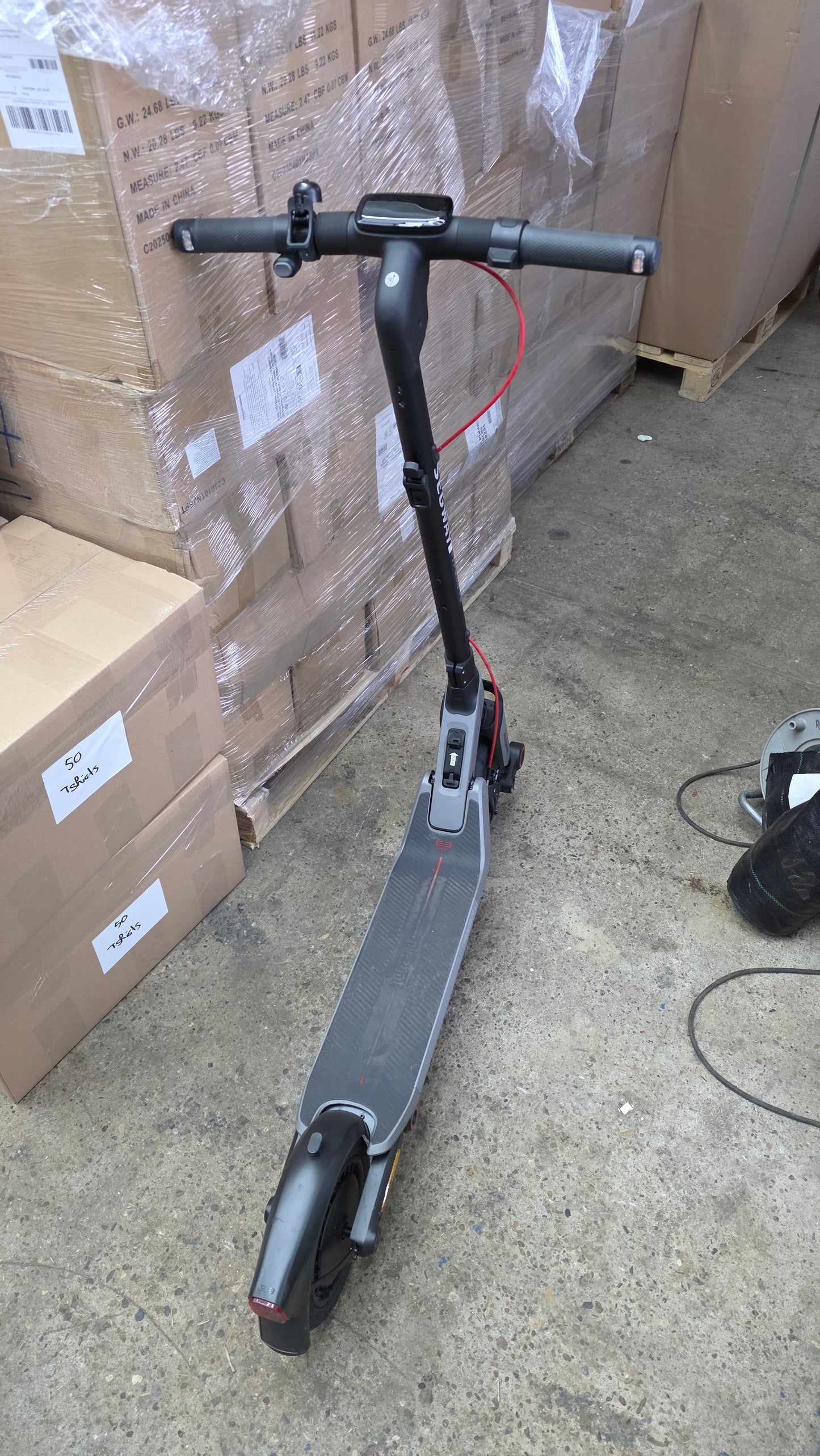 Segway Ninebot E3 Pro ( C-Ware) DEFEKT - Beschädigung am Frontrad Motor